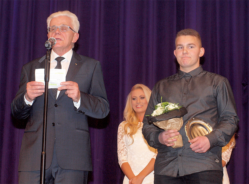 Kristian Schack (t.h.) blev kåret som Årets banesportstalent 2014 på løst underlag ved Dansk Motorsport Award
(Foto: Kirketerp)